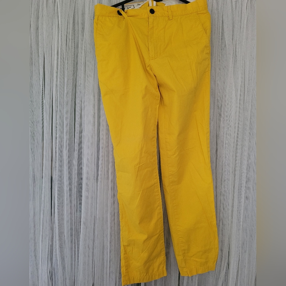 Club Monaco Davis Slim Fit Vibrant Yellow Men's Chinos